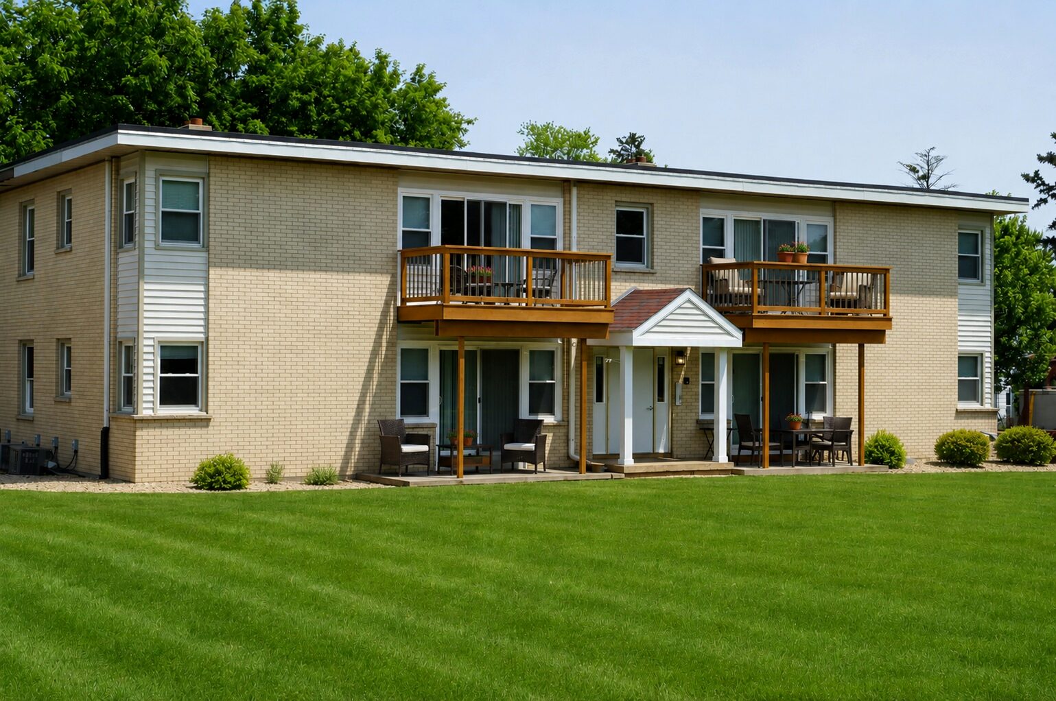 Park Ridge Apartments exterior and lawn in Verona, Wisconsin